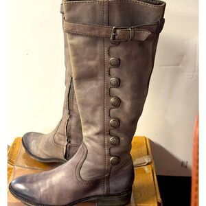 Arturo chiange grey leather women boots in good condition